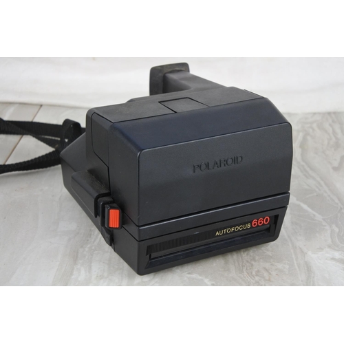 985 - A vintage Polaroid Autofocus 660 camera.