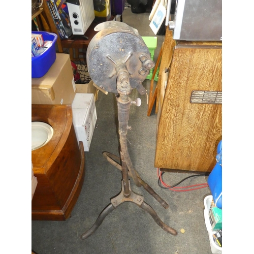 1059 - An antique Stewart sheep shearing tripod stand.approx 105cm.