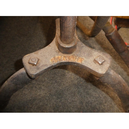 1059 - An antique Stewart sheep shearing tripod stand.approx 105cm.