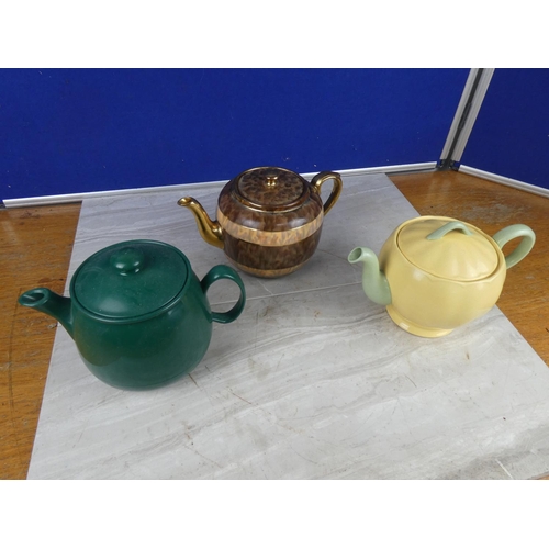 1070 - A vintage Gibson teapot and two others.