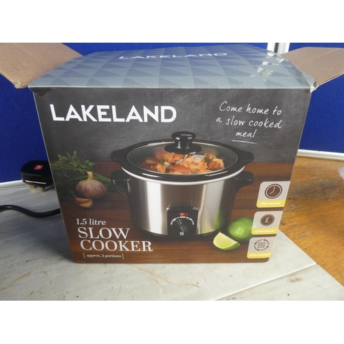 1093 - A boxed Lakeland slow cooker.