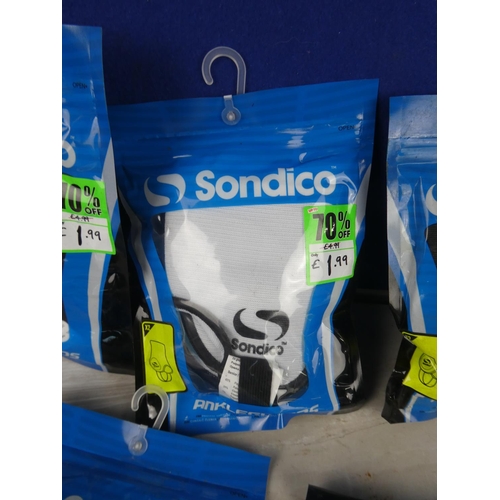 1094 - A lot of Sondico ankle guards.