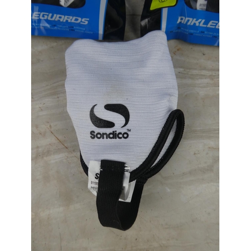 1094 - A lot of Sondico ankle guards.