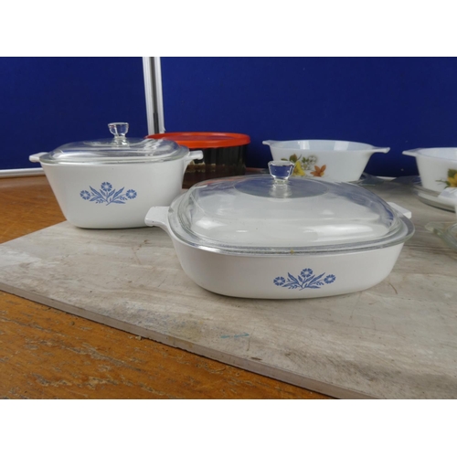 1096 - A lot of vintage casserole dishes and more.