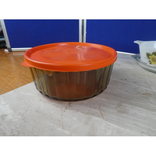 1096 - A lot of vintage casserole dishes and more.