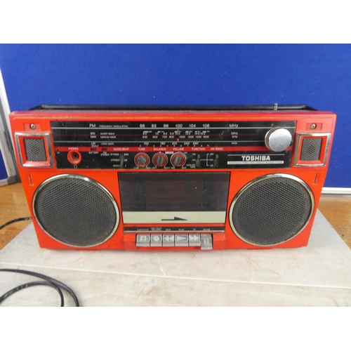 1100 - A vintage Toshiba radio/cassette player.