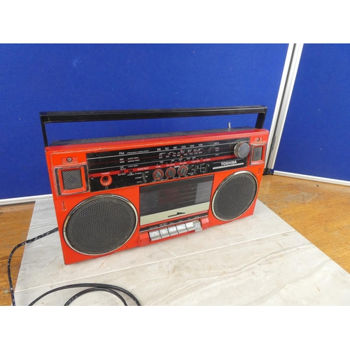 1100 - A vintage Toshiba radio/cassette player.