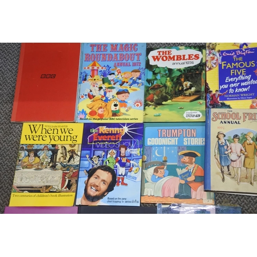 1157 - A box of vintage children's books and annuals.