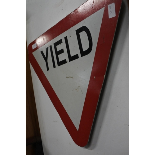 1179 - A 'Yield' road sign.