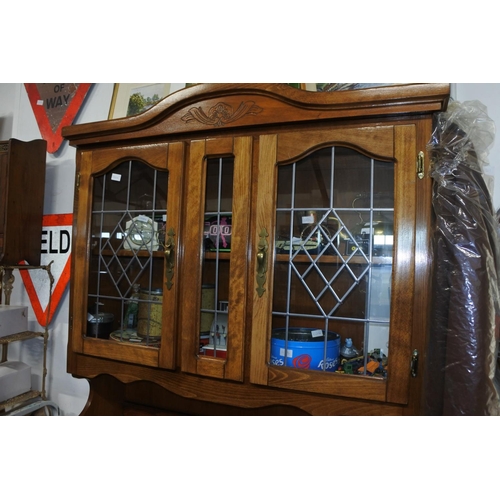 1190 - An oak dresser with leaded glass doors. approx 200x115x40cm.