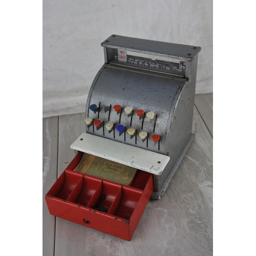 1197 - A tin metal toy cash register.