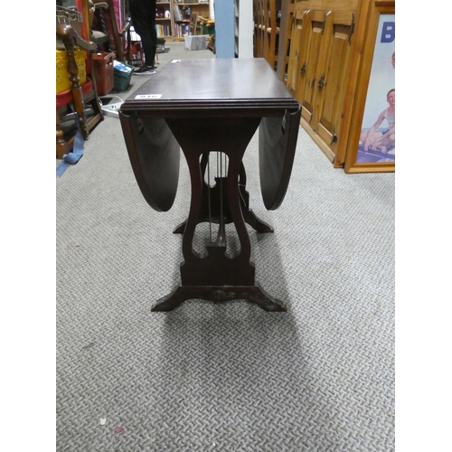 816 - A small mahogany dropleaf table. approx 53cm tall.