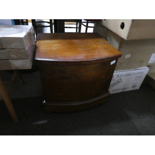 821 - An antique mahogany commode/table with pottery chamber pot/ approx 50x54x48cm.