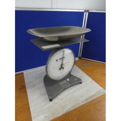 846 - A large set of Salter postal scales. approx 40cm.