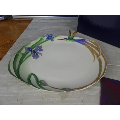 863 - A stunning boxed Franz Hummingbird tray.