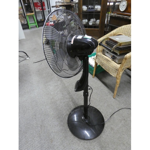 866 - A Super C'S floor standing fan. approx 106cm.