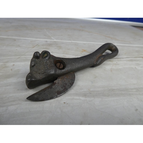 889 - An antique Bully Beef tin opener.