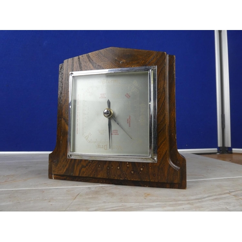 916 - A vintage oak cased barometer.