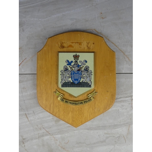 931 - A wooden shield wall plaque 'The Metropolitan Police'. 24cm.