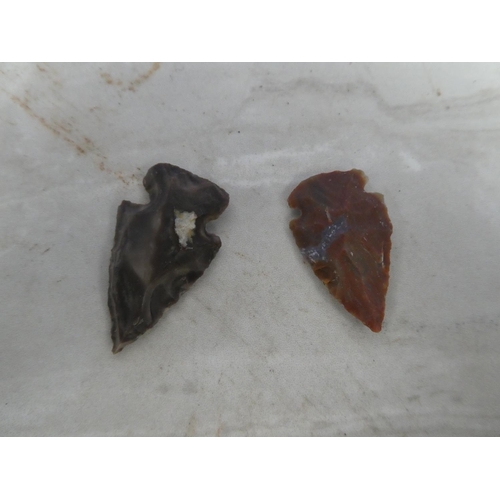 935 - An interesting lot of two knapped arrowheads.