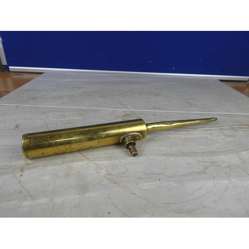 941 - An antique brass oil gun.