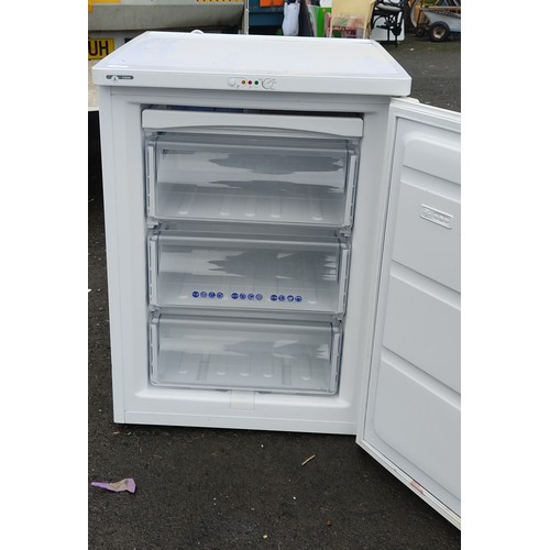 952 - A Whirlpool undercounter freezer.