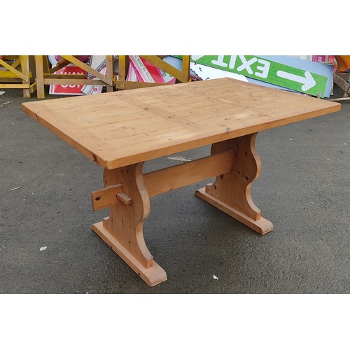 953 - A pine kitchen table.