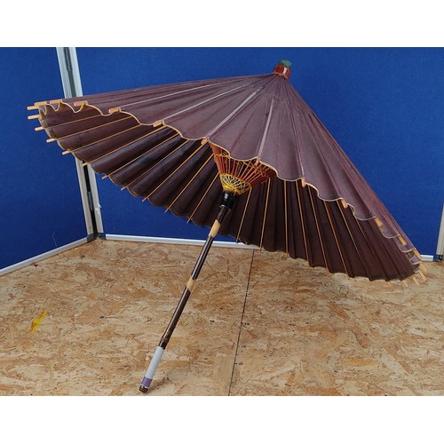 1379 - A vintage Japanese parasol.