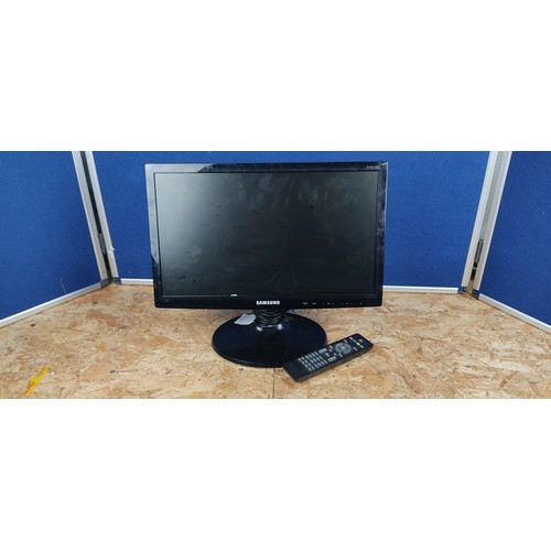 1380 - A 19inch Samsung T.V and remote.