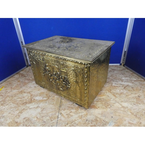 1224 - A vintage brass coal box.