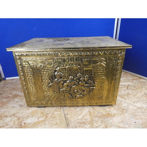 1224 - A vintage brass coal box.