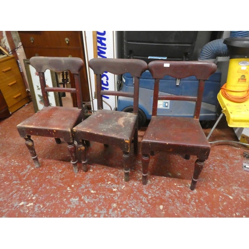 1229 - A set of three antique Irish vernacular dining room chairs