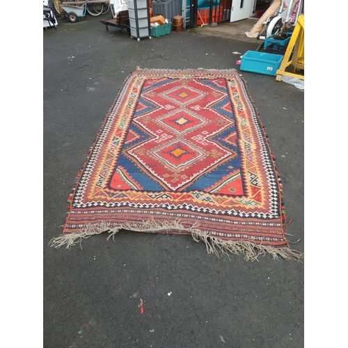 1242 - A large pattern floor rug.