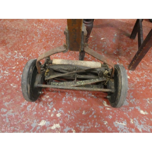 1253 - A vintage rotary push lawnmower.