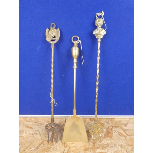 1255 - Two vintage brass toasting forks and a vintage brass shovel.