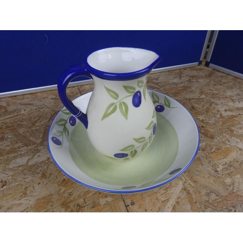 1266 - A pottery jug and basin set.