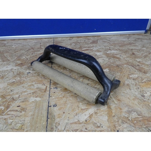 1273 - A vintage cast iron handled roller.