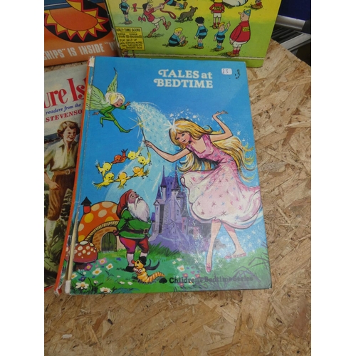 1289 - A lot of vintage children's annual and books.