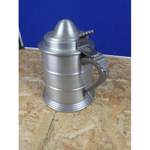 1294 - A large metal insulated tankard/ice bucket.