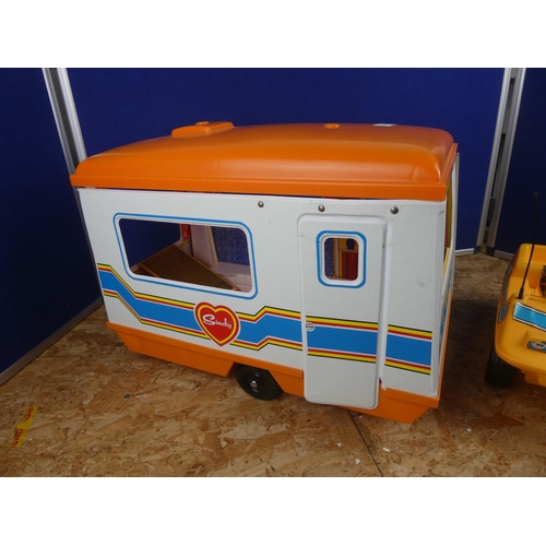 1299 - A vintage Sindy caravan and car.