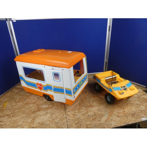 1299 - A vintage Sindy caravan and car.