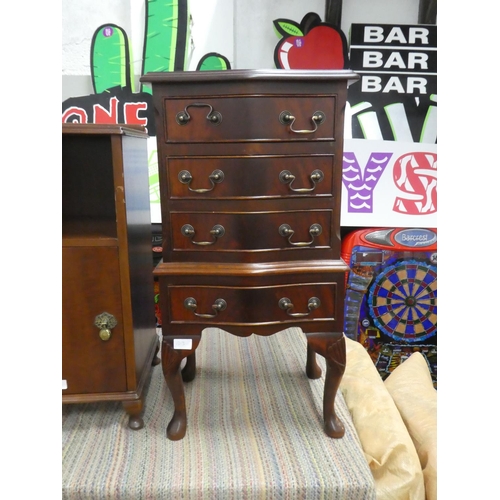 1313 - A vintage bow fronted chest of 4 drawers.