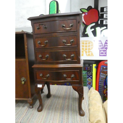 1313 - A vintage bow fronted chest of 4 drawers.