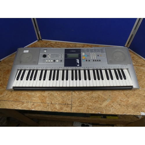 1351 - A Yamaha Keyboard PSR E323