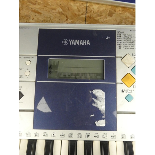 1351 - A Yamaha Keyboard PSR E323