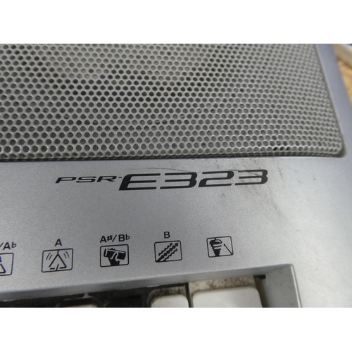 1351 - A Yamaha Keyboard PSR E323