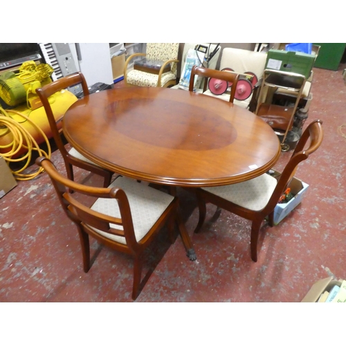 1367 - A stunning oval dining room table and four upholstered chairs.