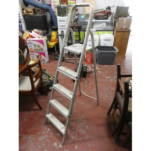 1368 - A step ladder.