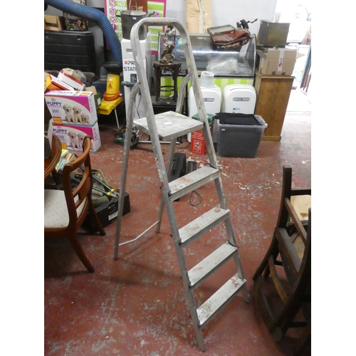 1368 - A step ladder.