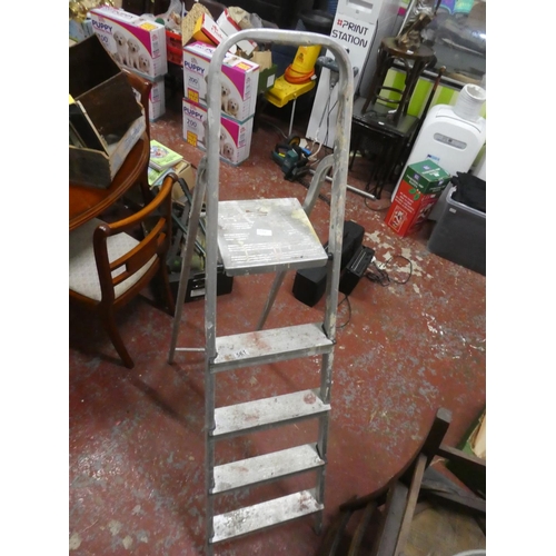 1368 - A step ladder.